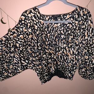 Cheetah print low-v crop top